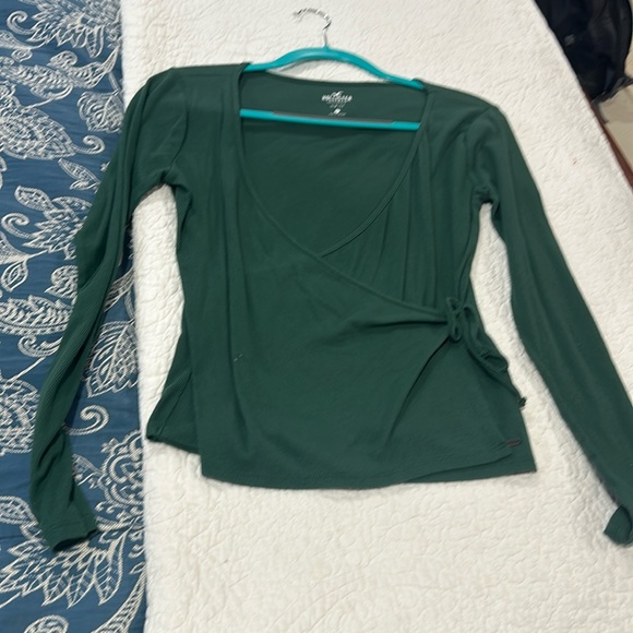 HOLLISTER LONG SLEEVE WRAP TOP- LARGE - Picture 3 of 6